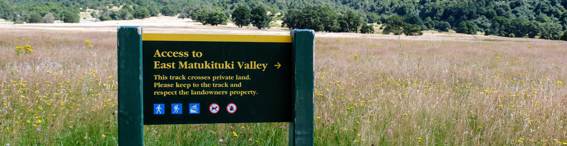 Access to East Matukituki Valley sign