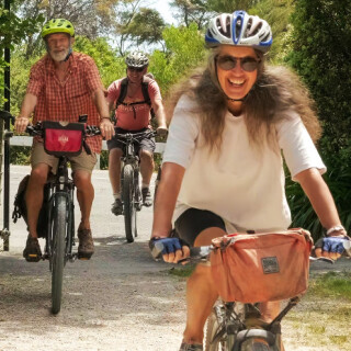 Arriving at the Mussel Inn for refreshment