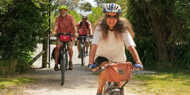 Arriving at the Mussel Inn for refreshment