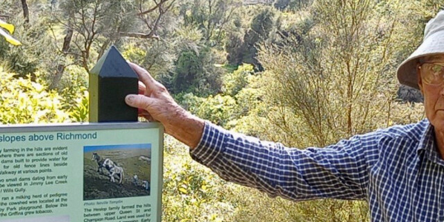 Reservoir Creek Walkway new signs