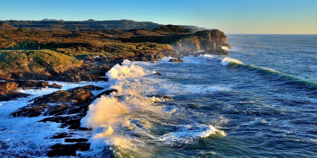 Kawatiri Coastal Trail waves hitting rocks
