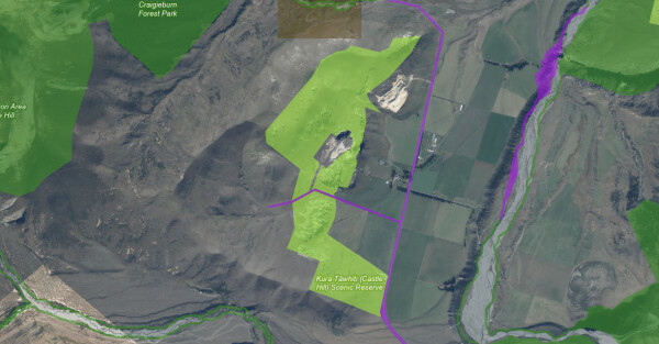 Kura Tahiti Scenic Reserve marked in light green on WAMS, and surrounding road parcels in purple.