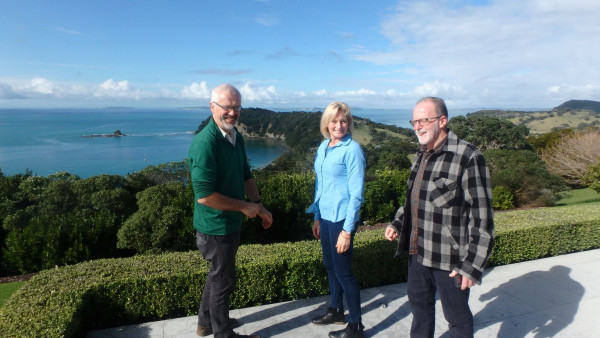 Mick Abbott (Lincoln University), Allison Roe (Matakana Coast Trails Trust) and Cimino Cole (Mahurangi Coastal Trail Trust)