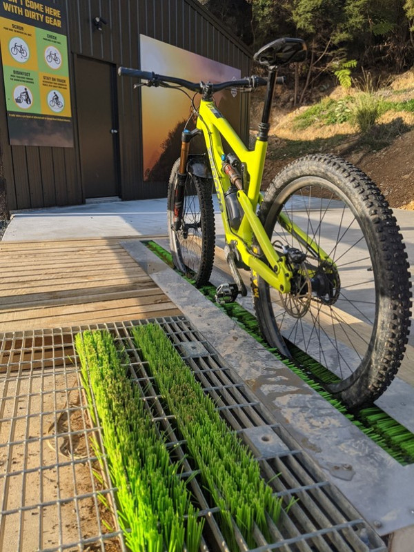 Bike wash station